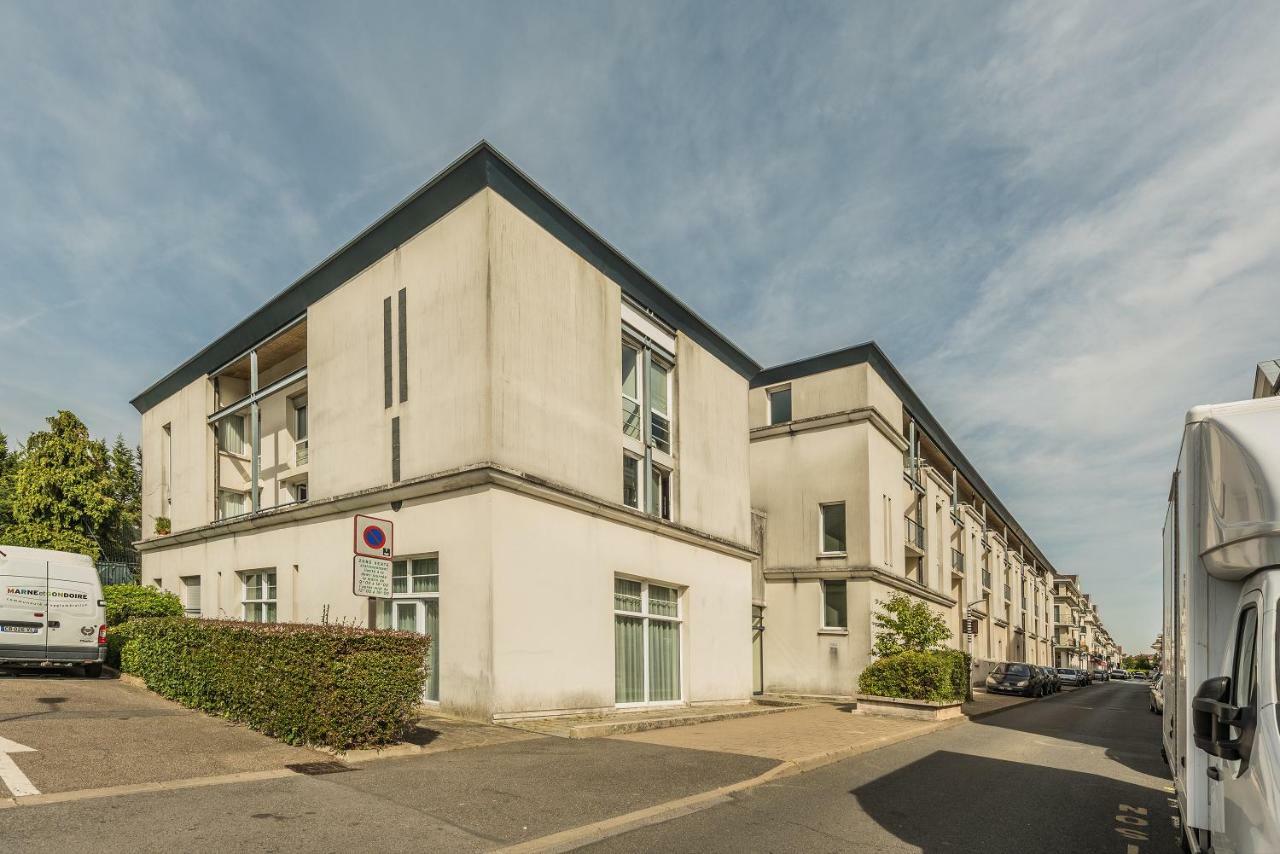 James Cook - Fairytale Factory Appartement Bussy-Saint-Georges Buitenkant foto